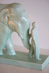 Statue en céramique craquelée, figurant un éléphant, Monogrammée STEF, Art Deco